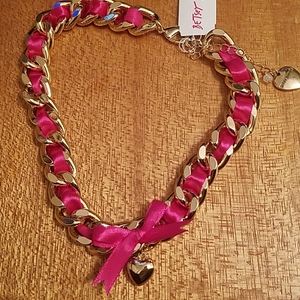 Betsey Johnson golden tone fushia ribbon necklac…